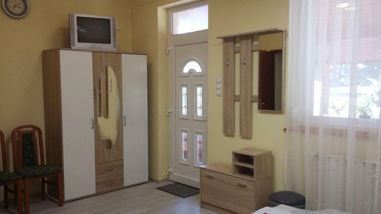 Pal Utcai Apartman Miskolc Ngoại thất bức ảnh
